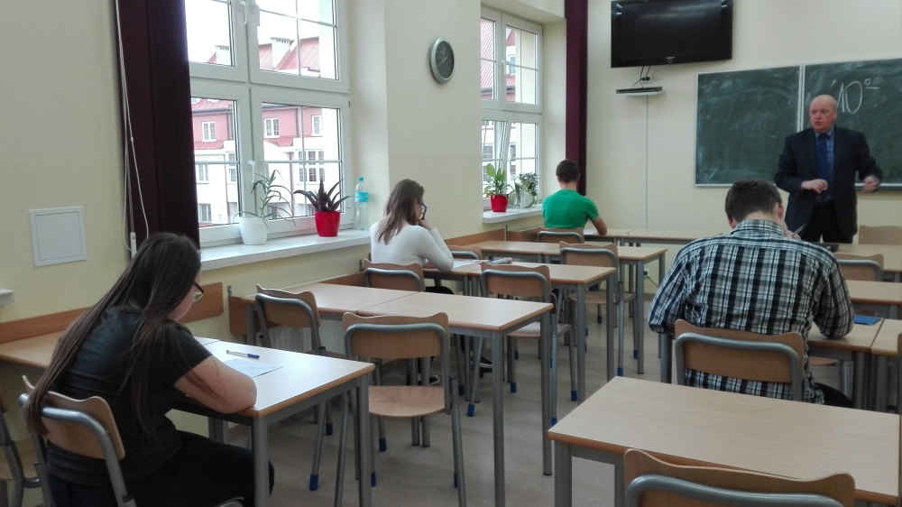 Klasyczne Liceum Ogólnokształcące im. Ks. Stanisława Konarskiego w Skierniewicach Klasyczne Liceum Ogólnokształcące im. Ks. Stanisława Konarskiego w Skierniewicach